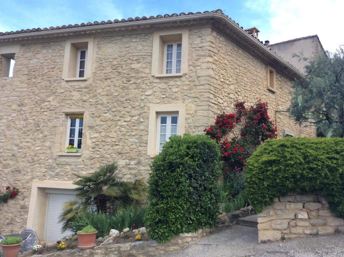 LES CONILS - Gîtes et Chambres d'hôtes Saint-Pierre-de-Vassols Exterior foto