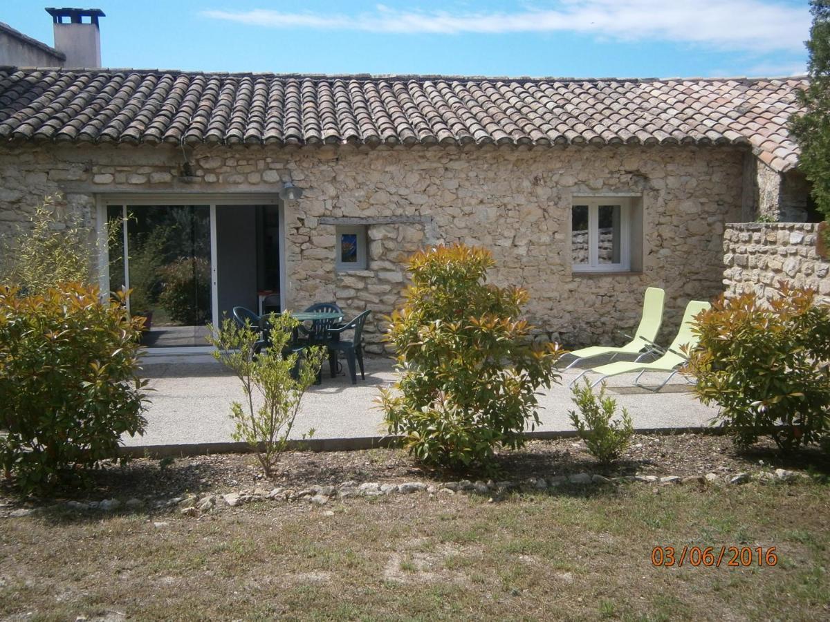LES CONILS - Gîtes et Chambres d'hôtes Saint-Pierre-de-Vassols Exterior foto