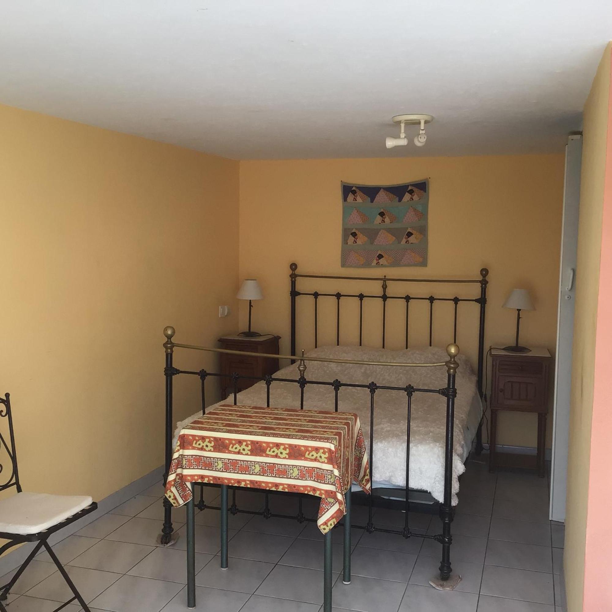 LES CONILS - Gîtes et Chambres d'hôtes Saint-Pierre-de-Vassols Quarto foto