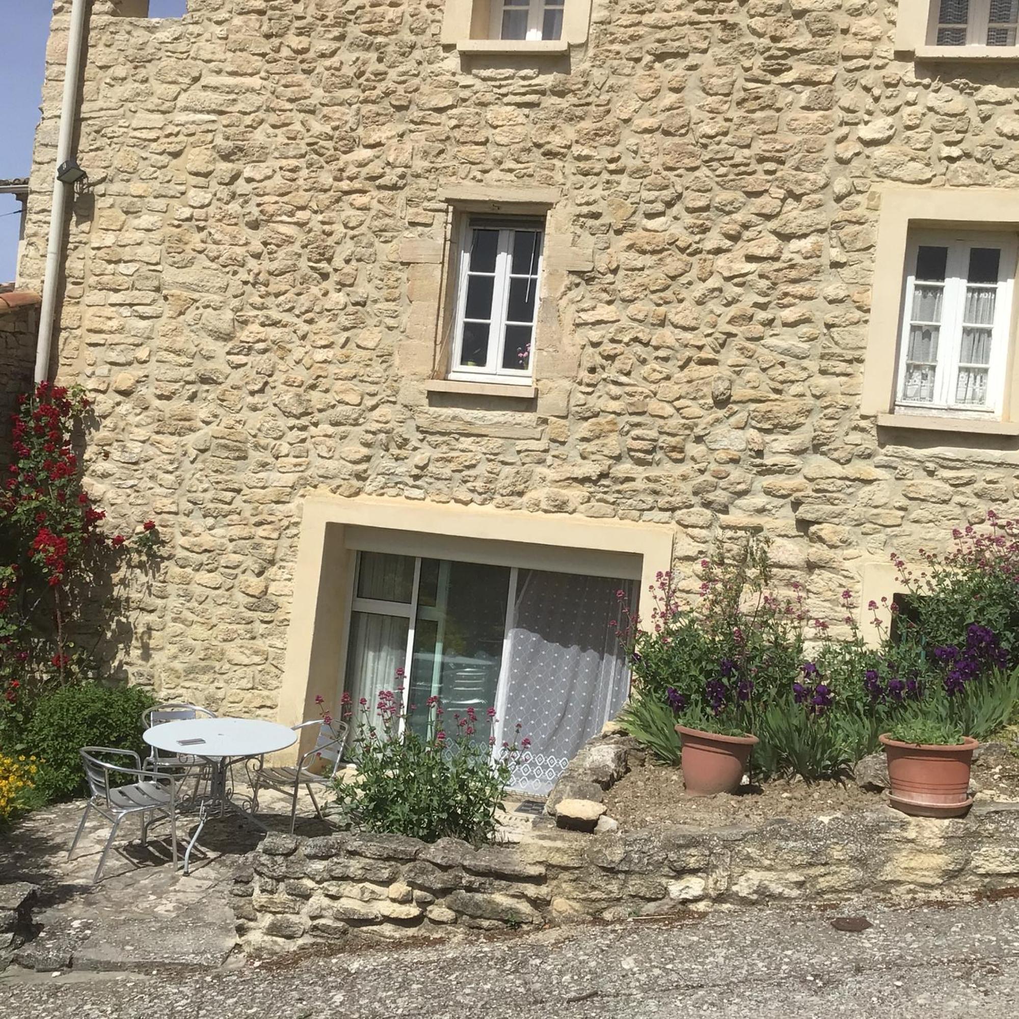 LES CONILS - Gîtes et Chambres d'hôtes Saint-Pierre-de-Vassols Exterior foto